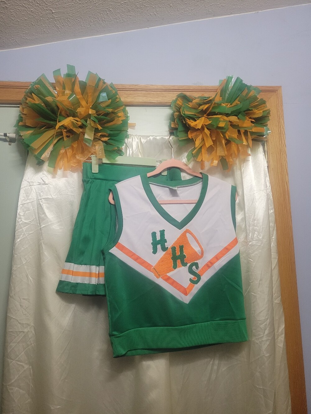 Stranger Things Costume Sz Med, Green and Orange HHS Cheerleading Uniform Set